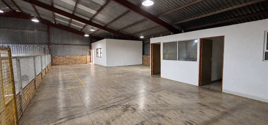 To Let Commercial Property for Rent in Beacon Bay North Eastern Cape